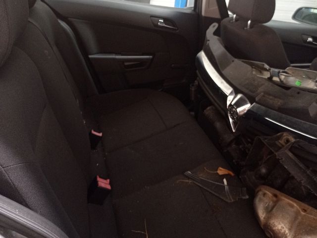 bontott OPEL ASTRA H Hátsó középső Biztonsági Öv Csat