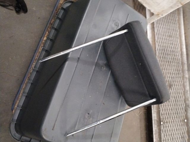 bontott OPEL ASTRA H Hátsó középső Fejtámla