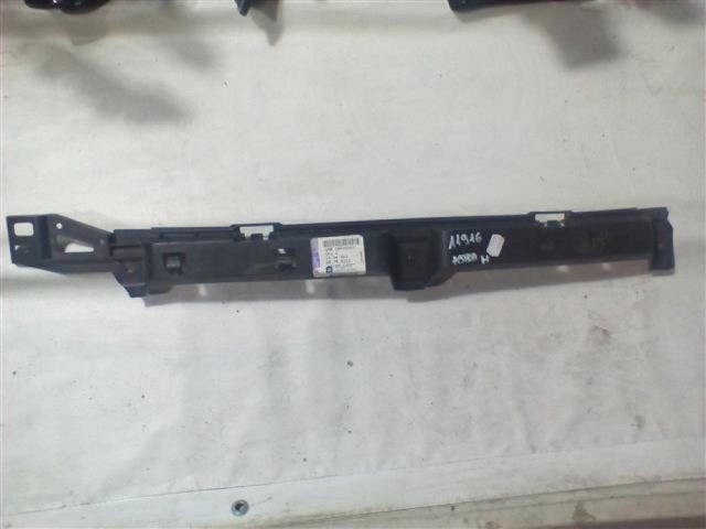 bontott OPEL ASTRA H Hátsó középső Lökhárító Tartó (Műanyag)