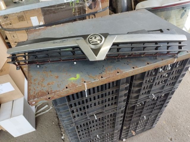 bontott OPEL ASTRA H Hűtőrács