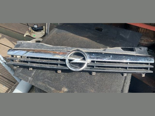 bontott OPEL ASTRA H Hűtőrács
