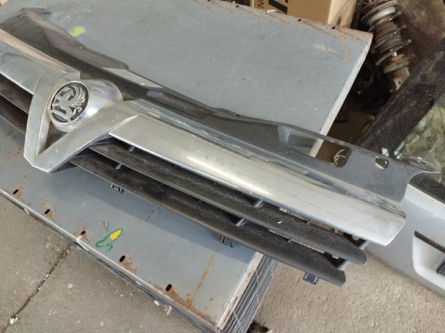 bontott OPEL ASTRA H Hűtőrács