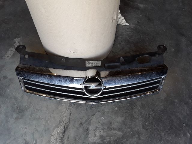 bontott OPEL ASTRA H Hűtőrács