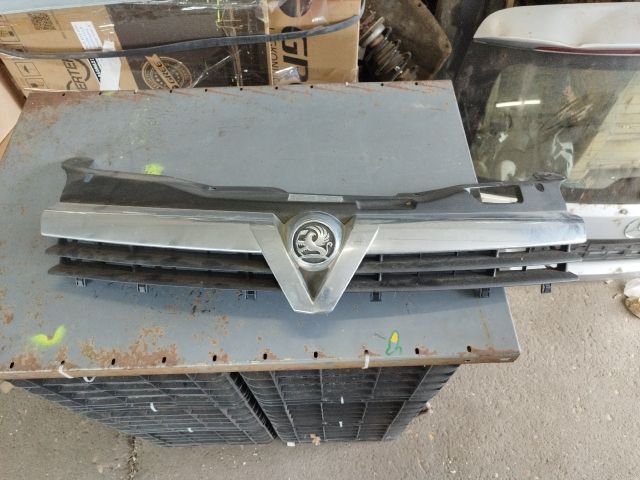 bontott OPEL ASTRA H Hűtőrács