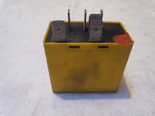 bontott OPEL ASTRA H Irányjelző Relé