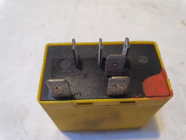 bontott OPEL ASTRA H Irányjelző Relé