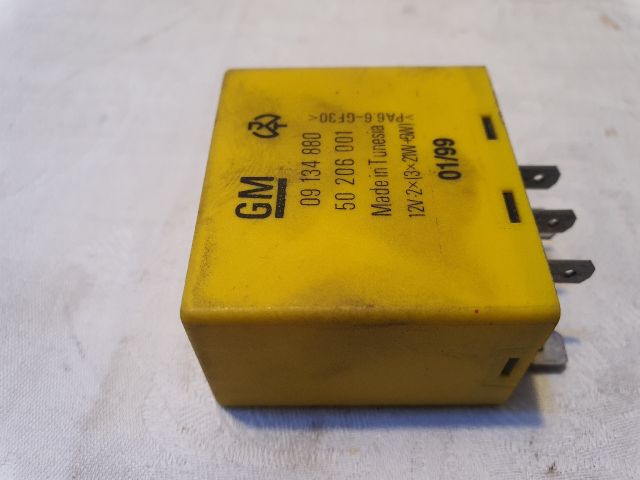 bontott OPEL ASTRA H Irányjelző Relé