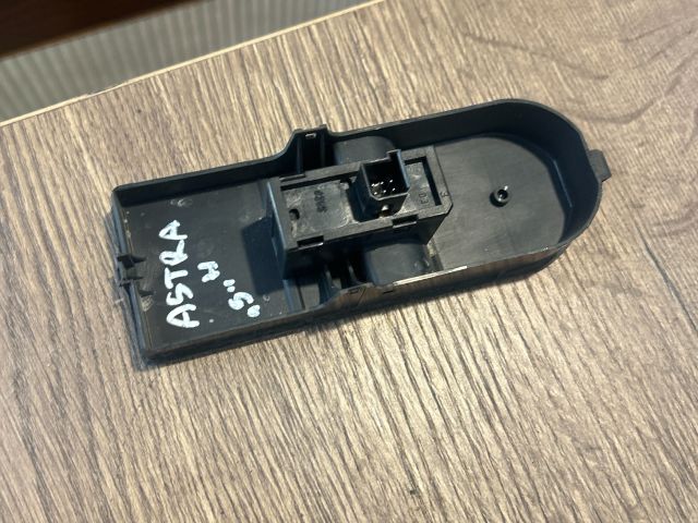 bontott OPEL ASTRA H Jobb első Ablakemelő Kapcsoló