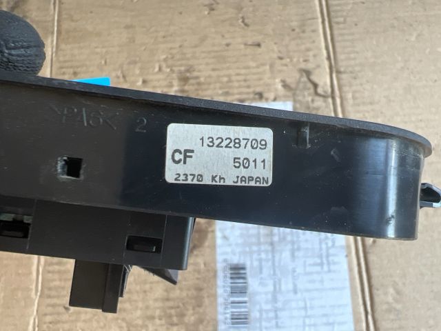 bontott OPEL ASTRA H Jobb első Ablakemelő Kapcsoló