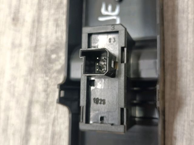 bontott OPEL ASTRA H Jobb első Ablakemelő Kapcsoló