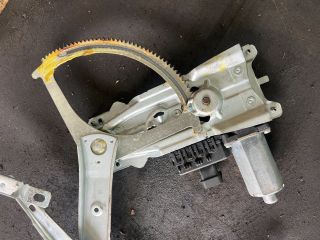 bontott OPEL ASTRA H Jobb első Ablakemelő Szerkezet (Elektromos)