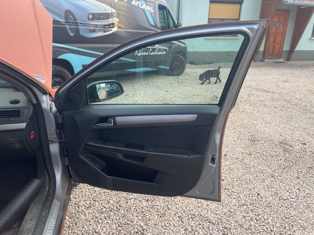 bontott OPEL ASTRA H Jobb első Ajtó (Üres lemez)