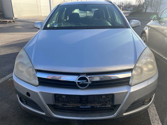 bontott OPEL ASTRA H Jobb első Dobbetét (Kerékjárati, Műanyag)