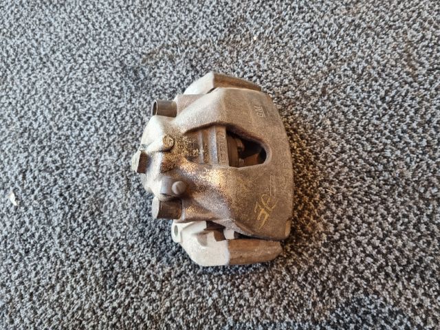 bontott OPEL ASTRA H Jobb első Féknyereg Munkahengerrel