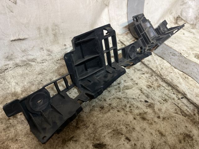 bontott OPEL ASTRA H Jobb első Lökhárító Tartó (Műanyag)