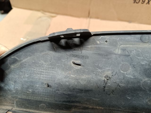 bontott OPEL ASTRA H Jobb első Lökhárító Vakborítás