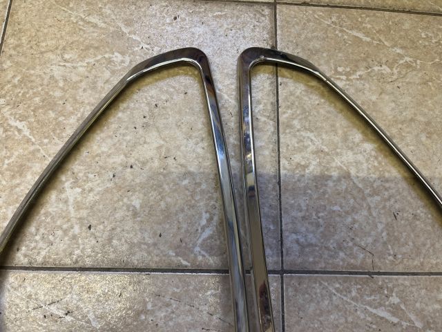 bontott OPEL ASTRA H Jobb Fényszóró Bajusz Díszléc