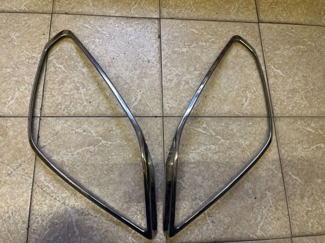 bontott OPEL ASTRA H Jobb Fényszóró Bajusz Díszléc