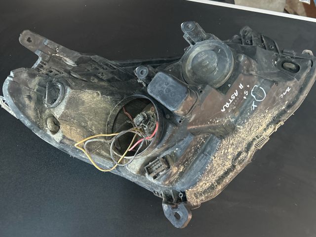 bontott OPEL ASTRA H Jobb Fényszóró