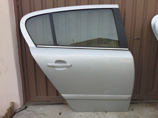 bontott OPEL ASTRA H Jobb hátsó Ajtó (Üres lemez)