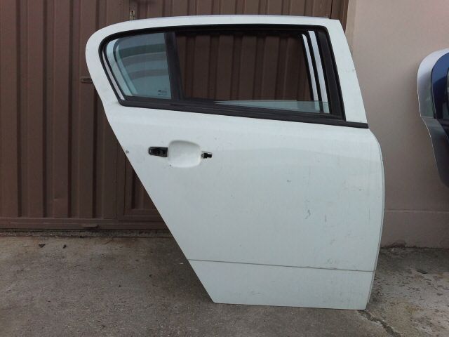 bontott OPEL ASTRA H Jobb hátsó Ajtó (Üres lemez)