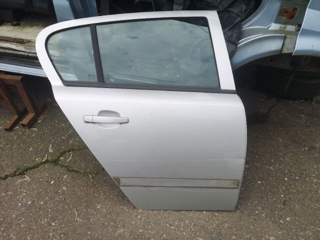 bontott OPEL ASTRA H Jobb hátsó Ajtó (Üres lemez)