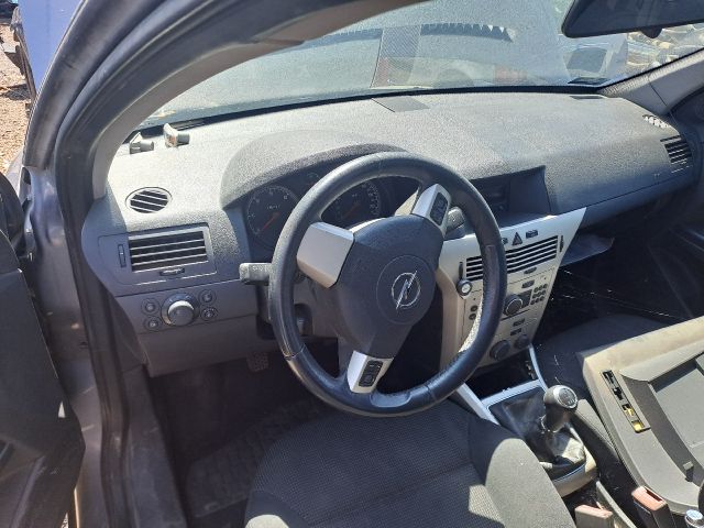 bontott OPEL ASTRA H Jobb hátsó Fejtámla