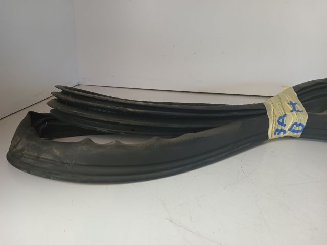 bontott OPEL ASTRA H Jobb hátsó Gumikéder