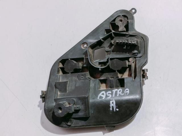 bontott OPEL ASTRA H Jobb Hátsó Lámpa Foglalat
