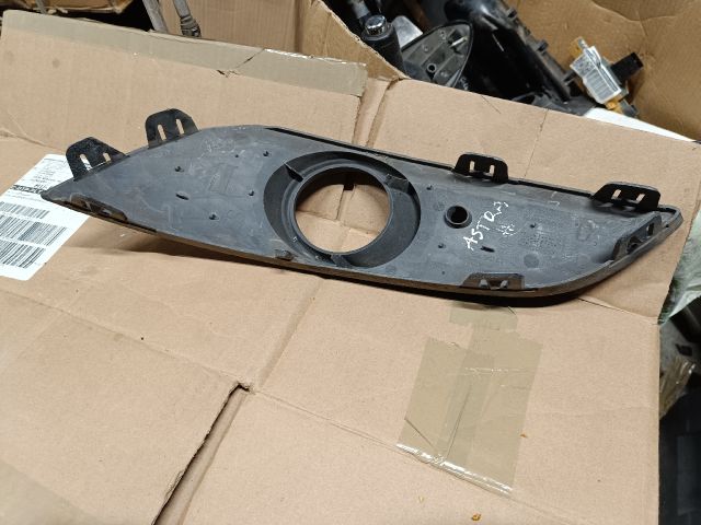 bontott OPEL ASTRA H Jobb Ködlámpa Rács