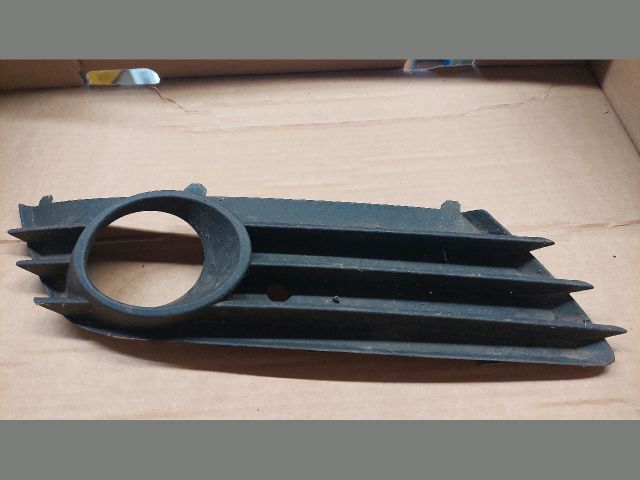 bontott OPEL ASTRA H Jobb Ködlámpa Rács