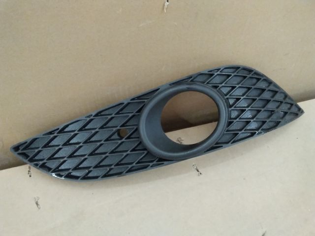 bontott OPEL ASTRA H Jobb Ködlámpa Rács