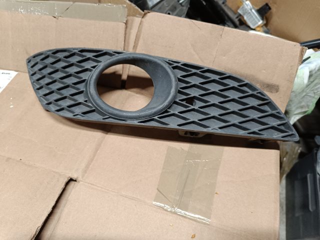 bontott OPEL ASTRA H Jobb Ködlámpa Rács