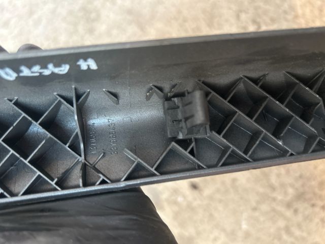 bontott OPEL ASTRA H Jobb Műszerfal Díszléc