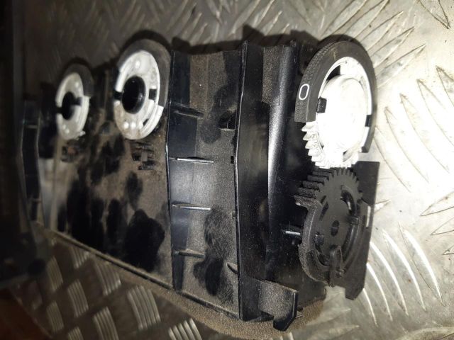 bontott OPEL ASTRA H Középső Szellőző