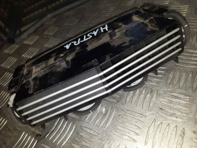 bontott OPEL ASTRA H Középső Szellőző