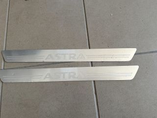 bontott OPEL ASTRA H Küszöb Díszléc Szett