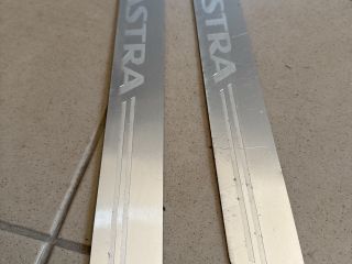 bontott OPEL ASTRA H Küszöb Díszléc Szett