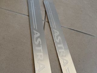 bontott OPEL ASTRA H Küszöb Díszléc Szett