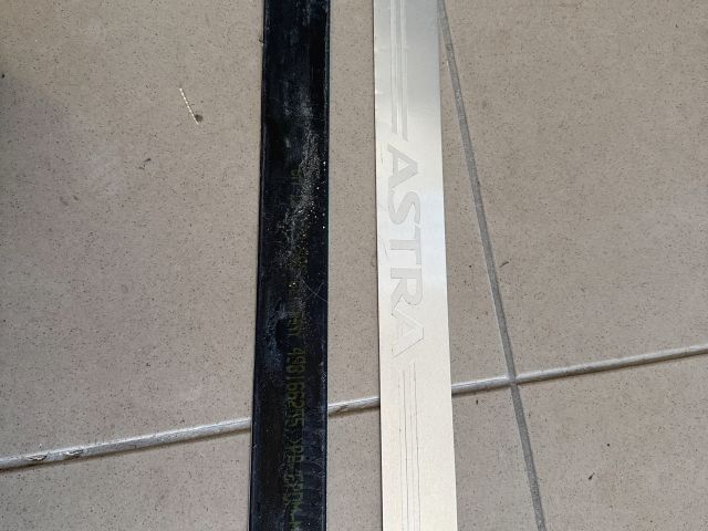 bontott OPEL ASTRA H Küszöb Díszléc Szett