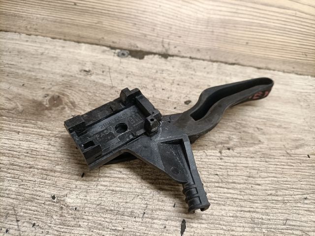 bontott OPEL ASTRA H Motorháztető Nyitó Kar / Gomb