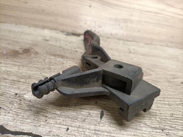 bontott OPEL ASTRA H Motorháztető Nyitó Kar / Gomb