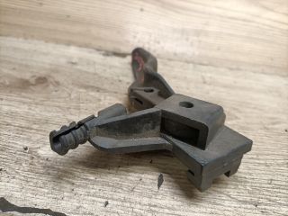 bontott OPEL ASTRA H Motorháztető Nyitó Kar / Gomb