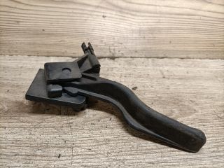 bontott OPEL ASTRA H Motorháztető Nyitó Kar / Gomb