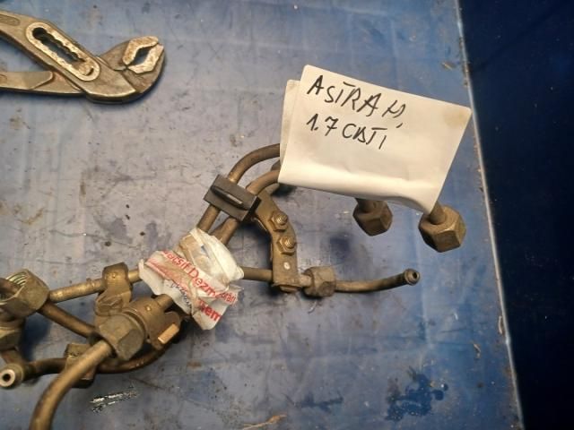 bontott OPEL ASTRA H Üzemanyagcső