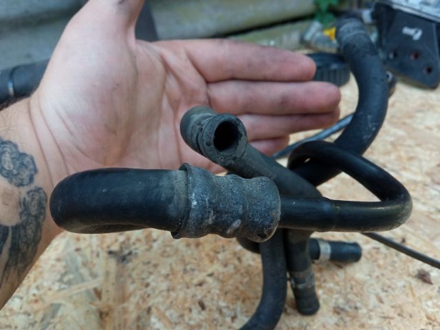 bontott OPEL ASTRA H Üzemanyagcső