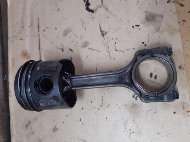 bontott OPEL ASTRA J Dugattyú és Hajtókar