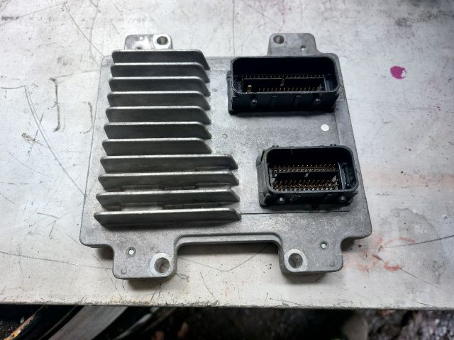 bontott OPEL ASTRA J Motorvezérlő