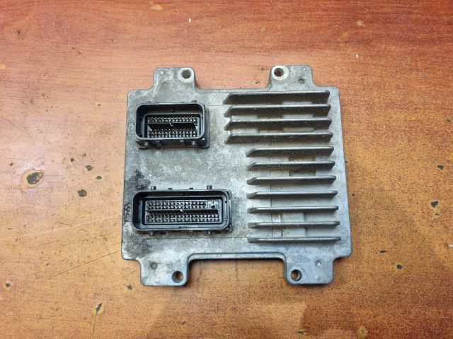 bontott OPEL ASTRA J Motorvezérlő