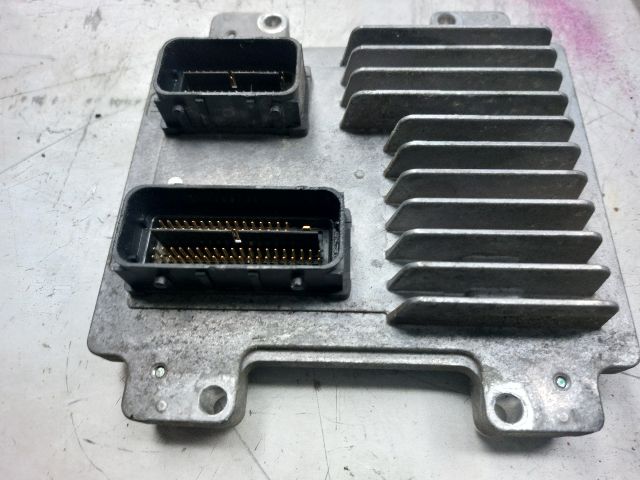 bontott OPEL ASTRA J Motorvezérlő